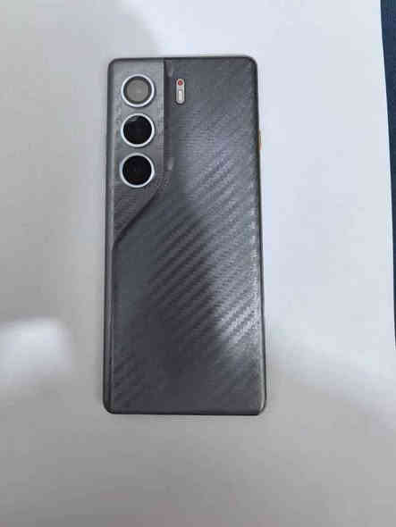 جهاز تكنو كامون 40pro
موصفاته معروفه مع شاحنه والكارتون الذاكره, 256
فقط بيه فطر صغير كما موضح بصوره يم الكامره الاماميه
سعر الجهاز 200
مع ساعه انفكس و ايربود انفنكس لبيع  قيمهن وخذهن 
المكان ميسان
رقم الهاتف *********** عمارة
