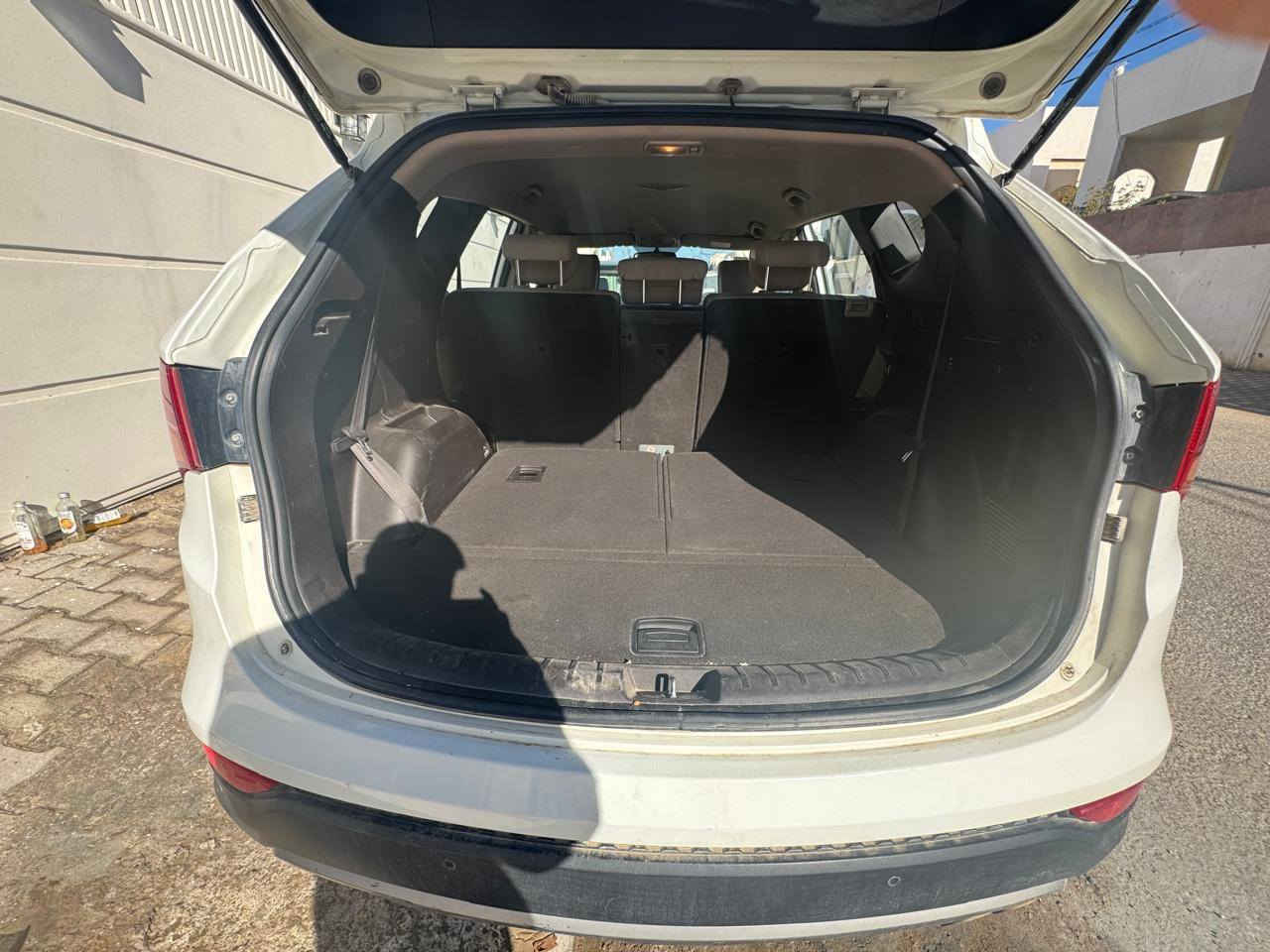 السلام عليكم
سنتافي 2014 خليجي
 محرك 2400
لون ابيض
راكب 7
مكفولة
تبريد 3 قطع
دواخل لونين 
شاشة 
سنوية ساقطة
بارد بالباب الخلفي

مكاني النجف
السعر 150
للتواصل ***********
