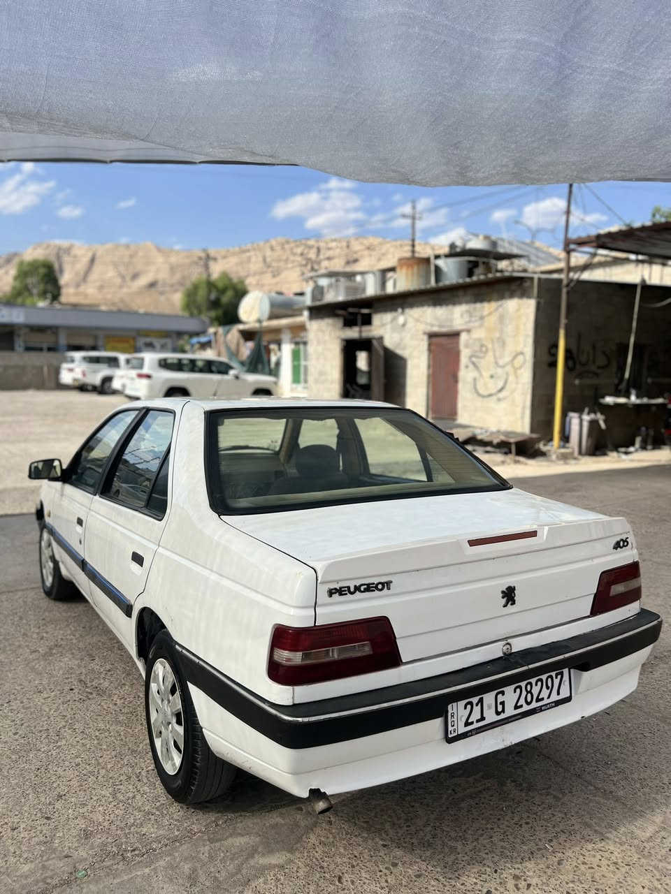 بيجۆ 405 GLX
مۆدێل 2013
گراین شەفت 
رەقەم سلێمانی 
سەنەوی تا 2029 تازەیە
ناوو زەرد 
تەبرید
دوو جام کارربا
مەکینە ١.٥ 
گێڕ عادی
گێڕ و مەکینە تەبرید و کارربای بە شەرت 
سەیارەکە بێ مەسرەفە 
بە شەرتی تحویل غرامە
سعریشی ٣٩گەڵا و تۆزێک مەجال
سەیارەکە لە دەر بەندیخانە
ژم***********
