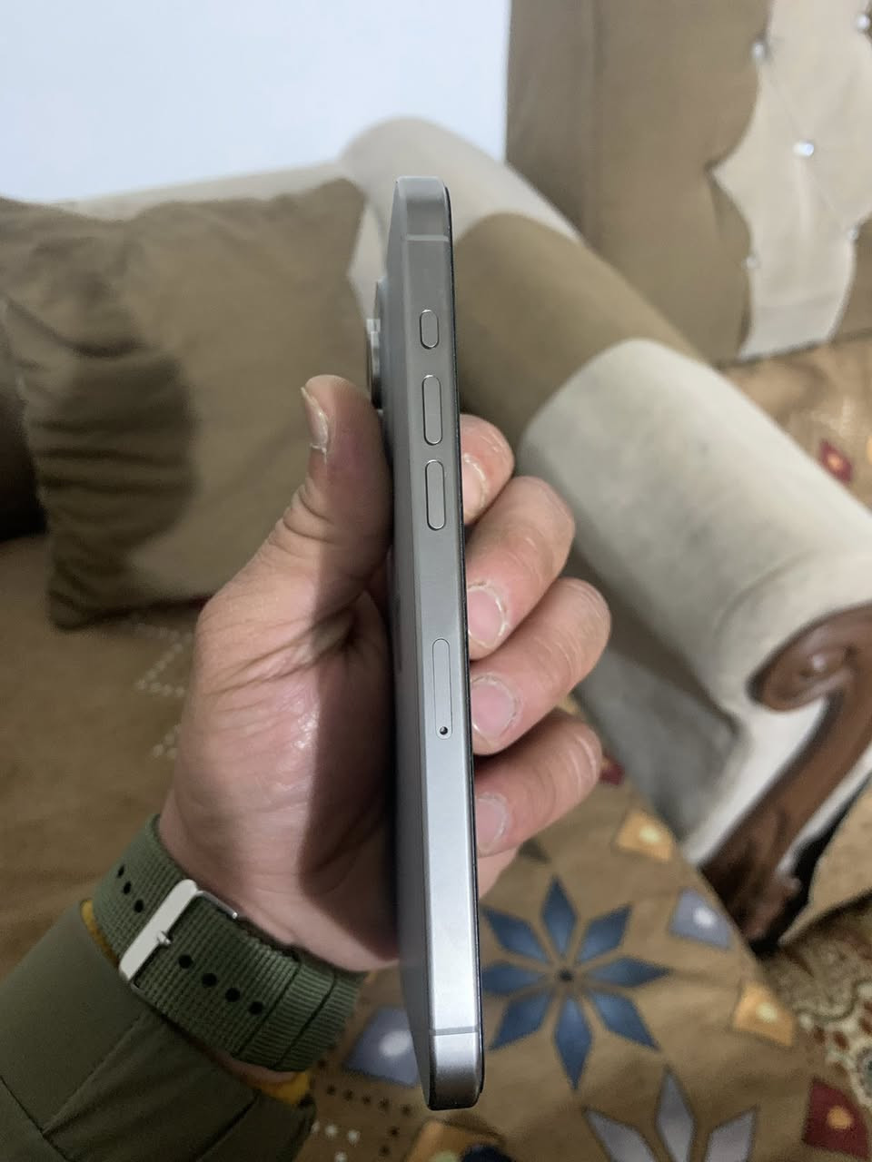 ايفون ١٥ بروماكس شرق اوسط بطاريه ١٠٠ نضافه فول خط مامخلي بي باكيت كامل السعر مليون ٢٥٠ وبي مجال ***********
