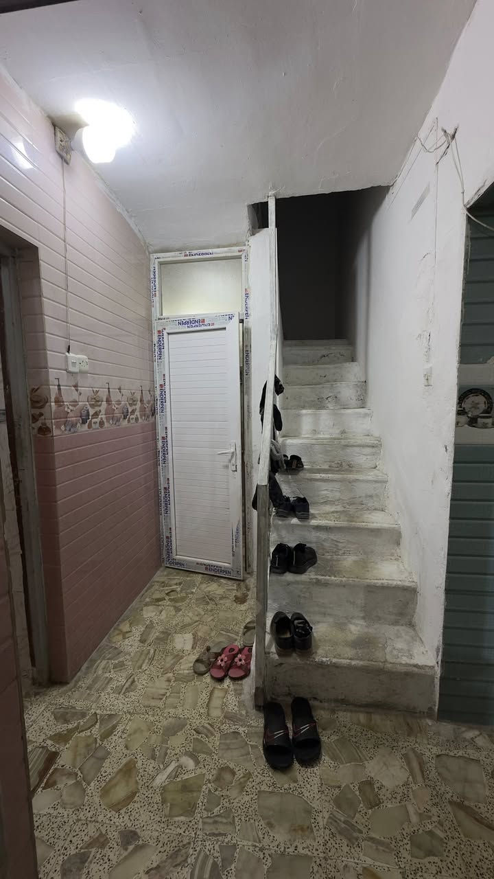 بيت للبيع   طابو صرف مساحة 108 الموقع الاسكان قرب المرور يوجد غرفيتن نوم جوه   هوال مفتوح على مطبخ وصحيات داخليه وخارجية وغرفتين فوك السعر خاص 
التواصل ع الأرقام ‭0781 950 9748‬
***********
