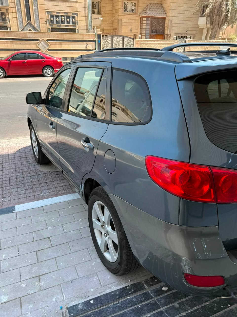 هيونداي سنتافيا للبيع 2009
السلام عليكم 
سنتافيا 2009 للبيع 
السيارة وارد امريكي 6V سلندر 3.3 
السيارة لمتد اعلى مواصفات 
فتحة 
كشنات جلد وكهرباء 
غرفتها جديدة 
7 راكب 
مكينة وكير كفالة 
شاشة وسطية( تلفزيون ) بين مقعد الراكب والمقعد الثاني 
حدادية وتخم تاير جديد 
السيارة بيها صبغ قطع بس ابيعلك حزام  وضربتها من امريكا بالمنشور 
السيارة من ال2009 لهسة على ايد وحدة و ومالك واحد يعني احنا ستوردناها ولهسة عدنا 
رقم بصرة رباعي بأسمي تحويل ثاني يوم وسنوية ما منتهية 
السعر 113 وبيها مجال بسيط 
العنوان البصرة الموفقية 
رقم الهاتف ***********
