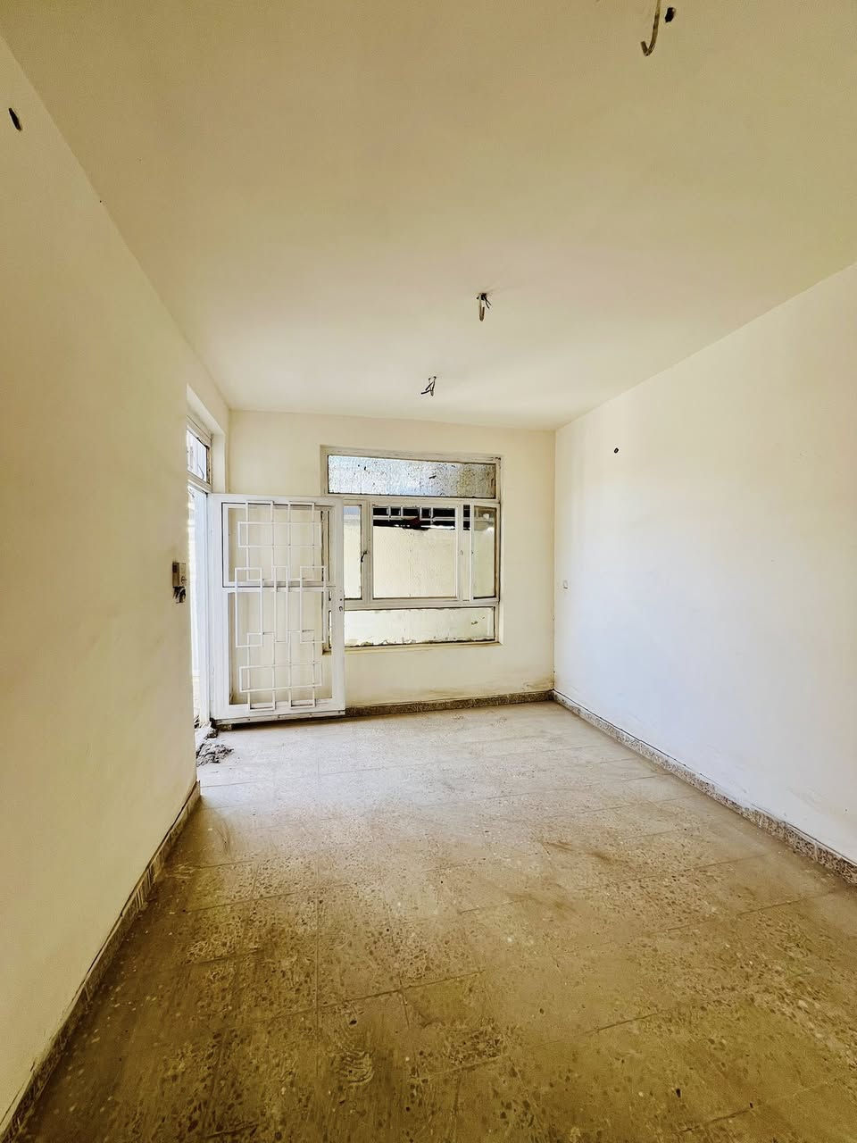 دار للبيع المساحه 100م طابو زراعي سند 25
يحتوي على غرفه وصاله وكليدور وصحيات داخليه 

العنوان : نادر الثانيه گراغول قرب منظومة الماء 

السعر :55 قفل

للاستفسارات واتساب ***********

البيت غير مسكون
