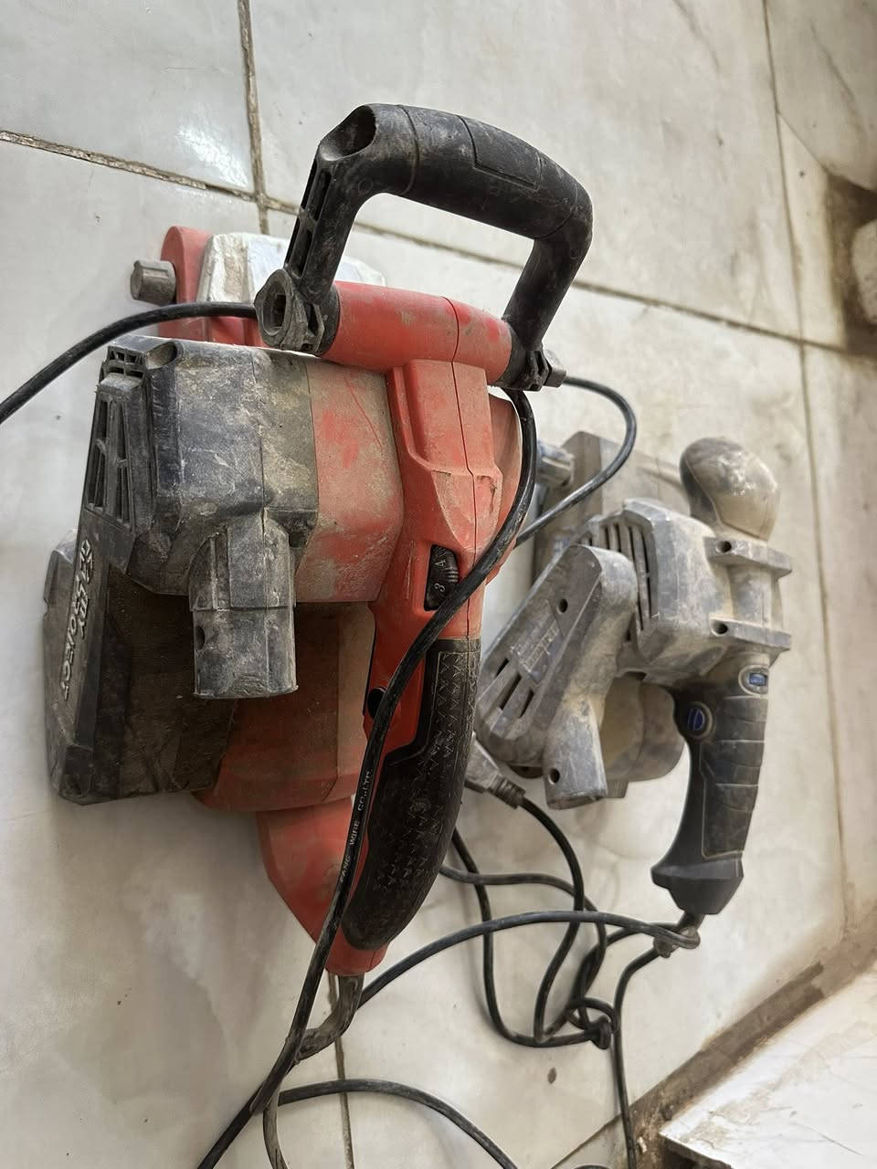 السلام عليكم دبابات تنعيم شغالات ال س عر ٣٠ الوحده ***********
