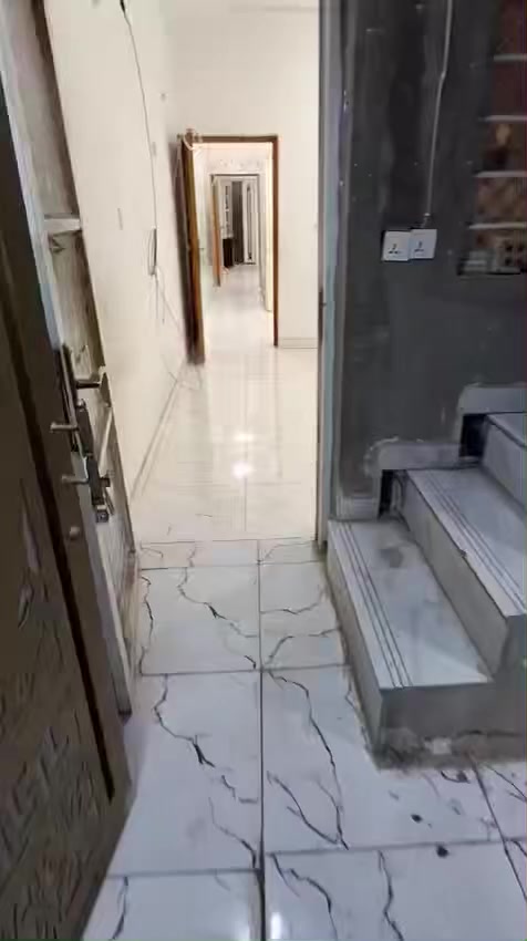 #للايجار_شقة طابق ارضي تحتوي على غرفة ومطبخ وصاله وخدمات الموقع الاعظمية راغبة خاتون قرب مطعم فرفور السعر 400 الف ( ترهم عائلة لو طلاب ثنين او مرة جبيره بل عمر) للاستفسار ***********
