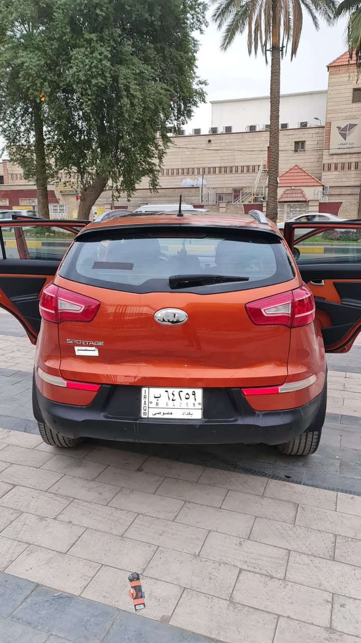 سلام عليكم 
سبورتج 2013
فول مواصفات
خليجي السياره
تلاث قطع صبغ جهة السايق
للتواصل ***********
