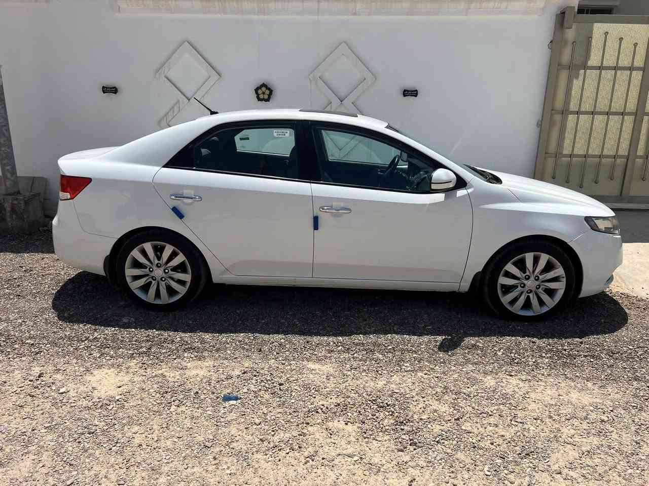 سيراتوا موديل ٢٠١٣ مكفولة كفالة عامة رقم سليمانية وسنوية جديدة بيها سونار كامل
ب١١٣ بيها مجال
للتواصل ***********

