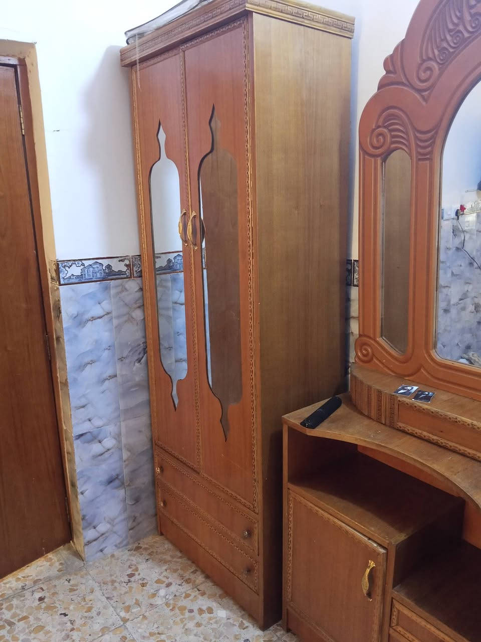 سلام عليكم عندي هاي غرفه للبيع بغداد الحسينيه ***********

