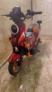 دراجة شحن للبيع x900 خمس بطاريات كامله مابيها اي نقص من كلشي للبيع الر...