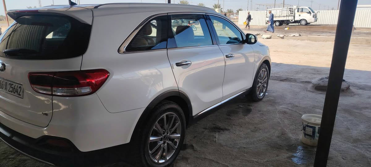 سورنتو  موديل 2018  سياره جديده   ماشيه 79 حقيقي فول ما عدا الفتحه هذا رقم  ***********
