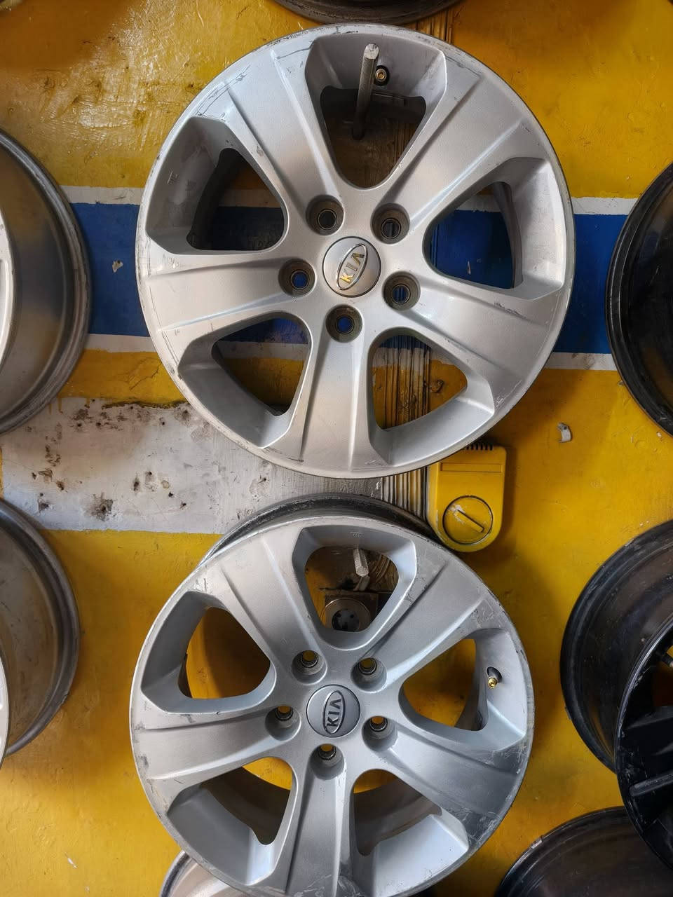 متوفر ويل كبات للبيع حجام  15\16\17
العنوان موصل كراج شمال شارع بطاريات 
***********
***********
