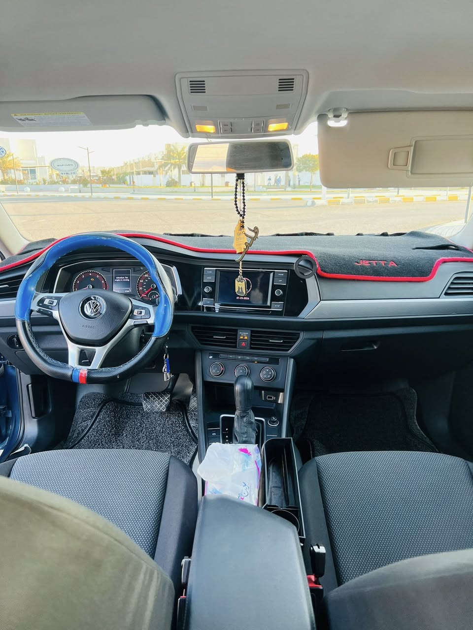 السلامه عليكم
جيتا 2019.  SE
ضرر بابين جهت السايق 
رقم اربيل بأسمي هزه جديده سنويه جديده 
صور الضرر موجود بل منشور 
السياره بلاديه وبعد احلا من الصور 
تخم تاير جديد
باتري جديد 
حداديه كلها شرط 
السياره ترايها دهن 
مكان السياره. تكريت.  القادسيه. 
اعتذر عن الاقساط ولوعده 
يرهم مراوس حسب القناعه
السعر المطلوب 135 وبيها مجال كلش بسيط
للاستفسار ***********
