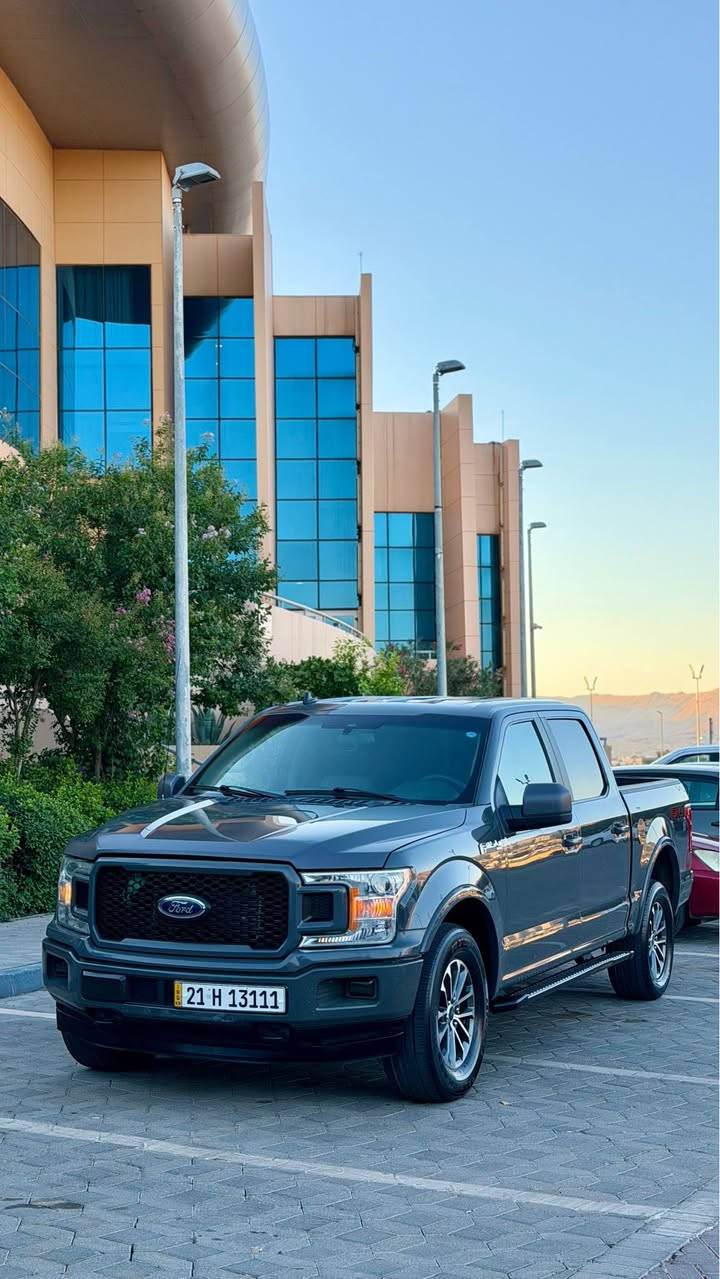 ﷽
‏ FORD F150 STX 2020
◽️فؤرد F150 مواصفات STX موديل 2020
 فور ويل ( دفع رباعي )
لون مميز سمنتي☑️
بودي قصير باب كبير مرغوب

◽️محرك V8  محرك مرغوب
🔹گير و محرك بشرط مامفتوح كل على وضع بيلادي 📦
🔹ماشية ( ٦٨ ) الف حقيقي بشرط
🔹سيارة جديد مثل شريكة 

◽️سيارة جديد بدون شخت بدون رصعات
🔹بيها ( جملغ سايق و بونيت و شبر من باب خلفي) بدون دواخل شرط
أيرباگ كل بيلادي 
🔹سيارة داخل و خارج كل جديد نفس بيلادي📦🔥

◽️مواصفات فول مواصفات ما عدا فتحة
(   فور ويل - شاشه كبير -كاميرا - سكليتر كهربا - تبريد مركزي - بريك بصمة   - - داخل بدي ليد - ڤوليوم - تحديد سورعة - بعد هواي مواصفات )

◽️محرك كير  بشرط مامفتوح
سياره حيل نظيفه كلشي علي بلاد لوك
بسميً السنويه بشرط تحويل و خرامه 
سياره مابيها دينار مصرف كامل من كل نواحي

◽️نظافه ١٠٠٪؜ كامل سيرفس بدون نقص و بدون مصرف سياره اي نقص مابيها 
4 أيطارات جديدة ويل تحتها 
تاير و ويل بيلادي شريكه 

نفسي يوم /تحويل و كاله حاظر
مكان / داخل سليماني
◽️سعر _218
◽️موبايل /*********** السليمانية, العراق
