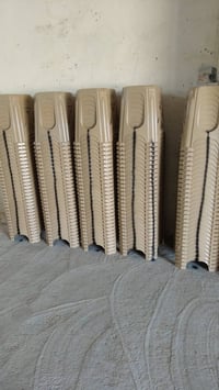 كراسي ٣٠٠ • ميز ٥٠ • مستخدم شهر