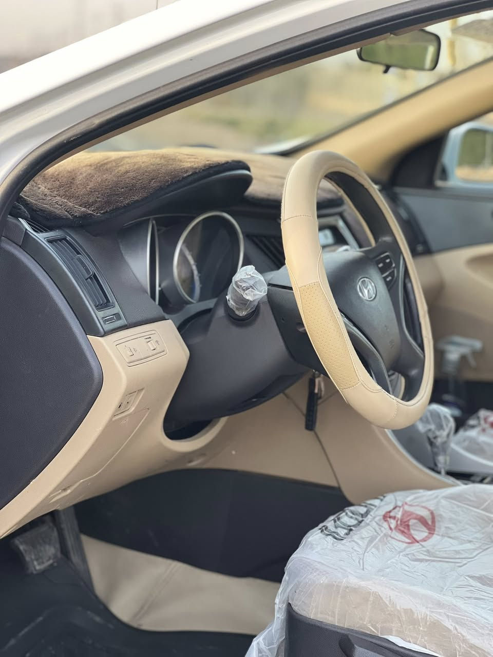 سوناتا موديل 2011
خليجي بيها جاملغ خلفي بدون حوض وبدون دواخل وبيه نص من الصندوك الباقي كفاله 
مواصفاتها 
بانوراما
اشاير مري + مري شفط 
ويل ١٨ 
تحكم ستيرن 
لايتات زينون 
وباقي المواصفات المعروفه
تخم تاير جديد تبريد ثلج 
رقم اربيل باسمي هزه جديده 
مكان بغداد 
السعر ١١٤ بيها مجال بسيط

***********
