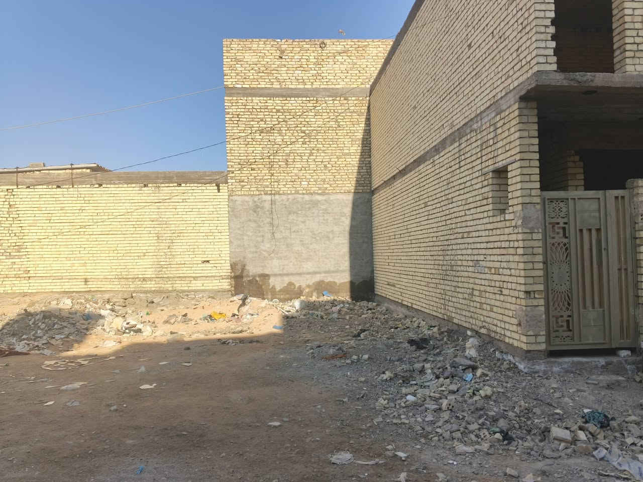 قطعة أرض 100م مربعة للبيع وممكن تصير نصف قطعتين في الشعلة الشارع الغربي نهاية الشارع الأخضر على اليمين بسعر 55 مليون وبيها مجال للشراي للمراجعة على الرقم ***********
