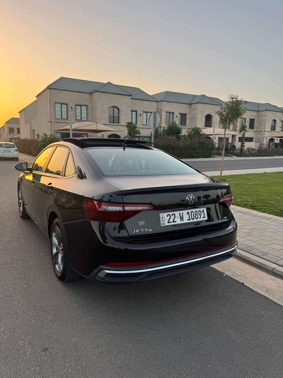 ‏🧿🔥🚗 Volkswagen Jetta SE 2023🇩🇪🔥🧿

✅ وارد أمريكي
✅ فئة SE مواصفات 
✅ محرك 1500 Turbo اقتصادي وقوي🇦🇱
✅ 4 سلندر🏁
✅ لون أسود أنيق🖤
✅  فتحة سقف بانوراما 🌅🌌
✅ المسافة المقطوعة 34,000 مايل فقط🛣️
✅ ❌ الحادث نص جاملغ خلفي وراء سكن 💥🚗
✅ إيرباك بردة فقط💯
✅ تشغيل عن بعد 🖱️
✅ شاشه إلكترونية 🖥️
✅ كشنات جلد فاخرة مع نظام هيتر( تدفئة كشنات)♨️
✅ مقاعد كهربائية 🕹️
✅ رادار امامي متطورة لتنبيه الاصطدام 🛡️💯 
✅ نضام Auto stop 🛑 
✅ السيارة رقم اربيل جديد 🧾سنوية باسمي 📝
📍 الموقع: أربيل 🌍
✨ الوضعية العامة:
السيارة بحالة شركة، نظيفة جداً وجاهزة للفحص💯🫆
اجهة، استخدام خفيف وممشى قليل.⏳
💰 السعر:$190 
 🔹 بي مجال بسيط للطيبين🙏🏻😊
🔹 لبيع فقط،‼️
📞 📲للاستفسار: �***********�*********** أربيل, العراق
