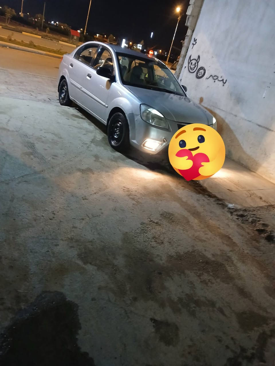 سلام عليكم كيا ريو موديل ١٢ رقم مثنئ باسمي اني من كربلاء رايدها ب٨٢ وبيها مجال قليل كلش بيها بارد السياره بلجاملغ نظيفه غرفتها حلوها السياره مكينتها بيها خيط بخار فقط حداديه حلوه السياره نظيفه كلش وذا اكو مراوس اراوس  ***********
