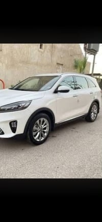 سورنتو ٢٠١٨ سنوية ٢٠٣٠ بيهه صبغ بالباب والبنيد  هم صبع بدون حادث  رقم ...