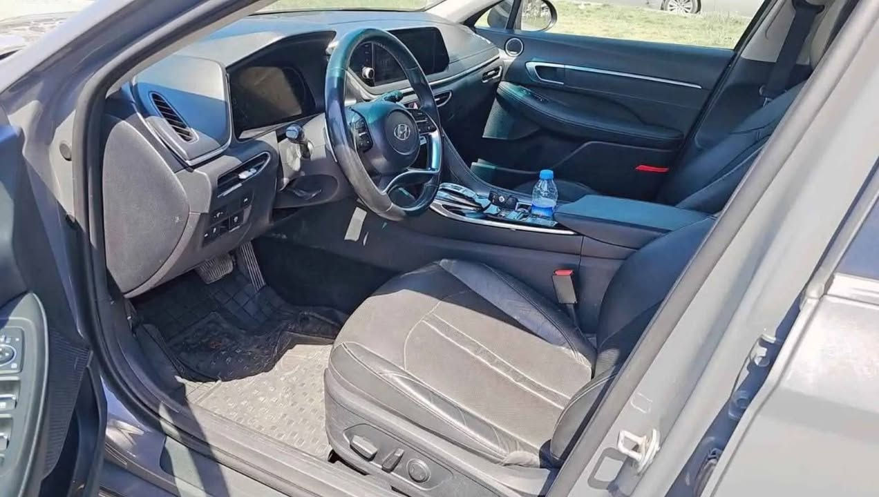 السلام عليكم سوناتا موديل ٢٠٢٠ فول مواصفات فئة لمتد سياره جديده ماشيه ٥٩ رقم كربلاء باسمي تحويل مباشر مكاني ديوانية بيه قطعتين تبديل بنيد وجاملغ و بيها باب كلير للبيع او مراوس باقل محتاج فرق السعر ١٥٥  رقم الهاتف ***********
