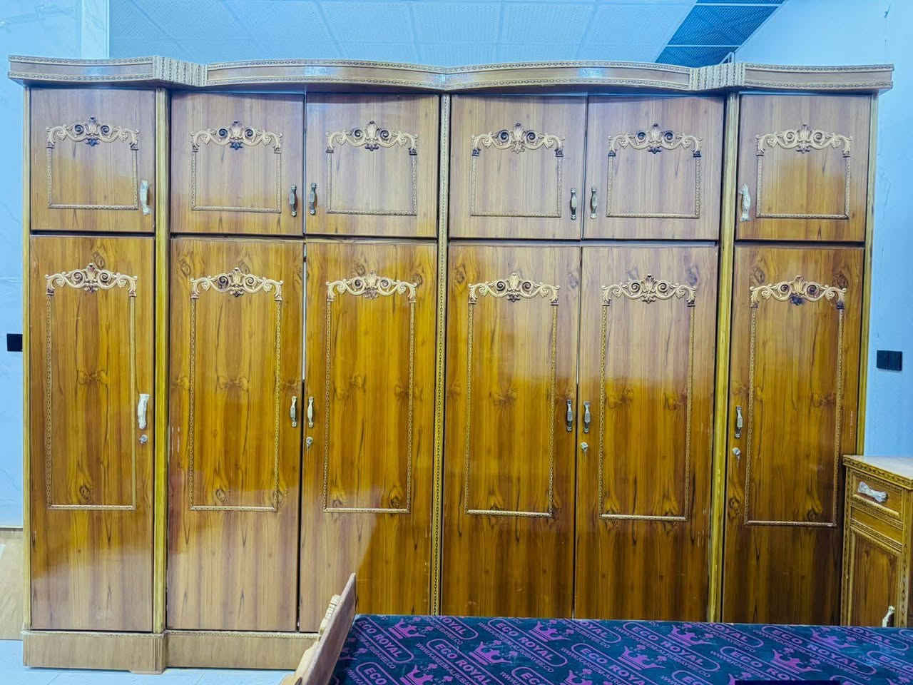 توجد غرفة نوم توج خشب عراقي صاج نضافة فول متكونة من 6قطع السعر مليون250 العنوان الرمانة الاستفسار علرقم ***********
