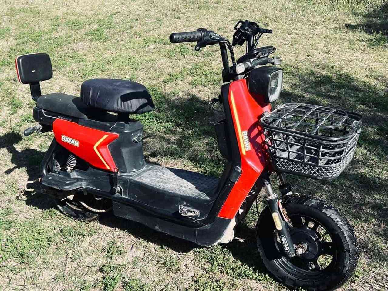 للبيع بايسكل شحن.... 🔥🔥
موديل.: 2025🔥🔥. 
بطاريات:  اربعه🔥🔥
سرعه حقيقي: 45 🔥

نضيف 80%🔥

رقمي: *********** للاستفسار او المشتري

تلحك متلحك اخر قطعه.. 🔥🔥
المكان:  كربلاء العطيشي. 🔥💁🏻‍♂️
سعر: 350 بي مجال بسيط🤯🤯
