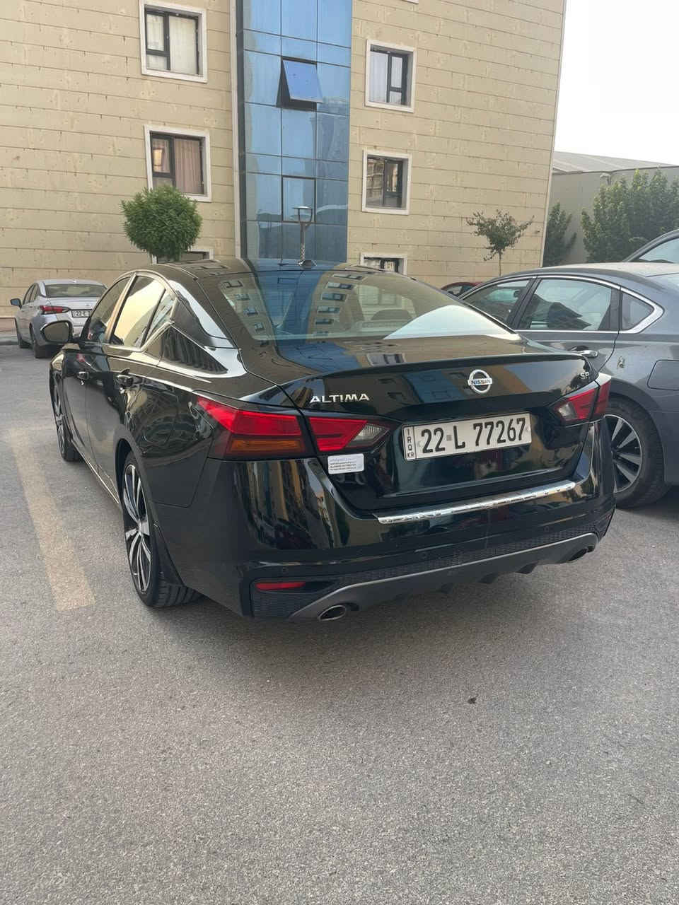 سلام عليكم . ALTIMA 2021
فول مواصفات SR عدا الفتحه 
تحكمات ستيرن شاشه كبيره كشنات كهرباء 
كشنات جلد لايت LED محرك 2500 تنفس طبيعي المرغوب تبريد تدفئه شغالات 
رقم اربيل تحويل مباشر 
ضرر السياره قطعتين جاملغ امامي ايمن وجاملغ خلفي ايمن بدون دواخل 
مكان السياره صلاح الدين الضلوعيه 
للاتصال *********** 
السعر 145 وبيها مجال
