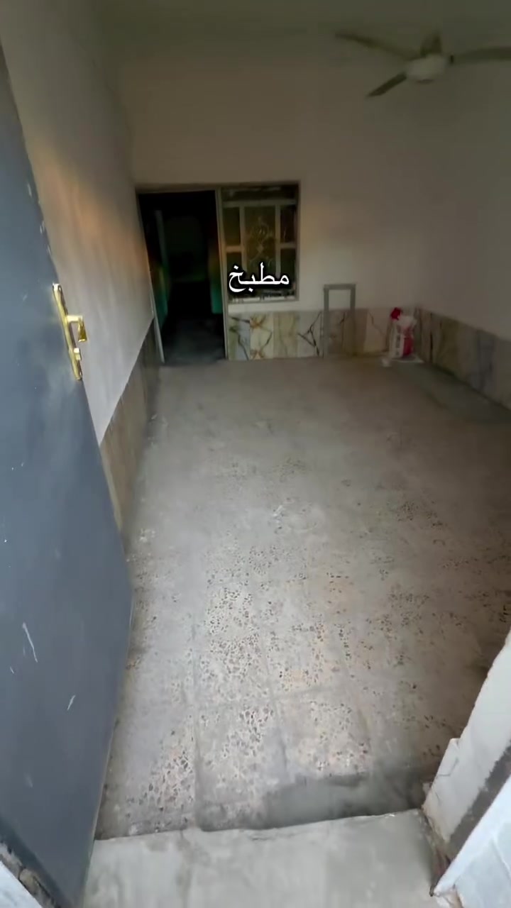⭕️ بلاش بلاش 9 ونص قفل 😍😍
بَـيت للبيع من صاحب البيت مو دلال 
مساحة 70 
بناء طابوك 
جاهز كهرباء وتأسيس مي جديد 
العنوان 📍 
سايدين شارع المعمل من جهة الكوفة شارع سيد محمد ابو صريمه لنهاية الشارع البيت ..
المو شراي لا يتصل رجاءً 
***********

