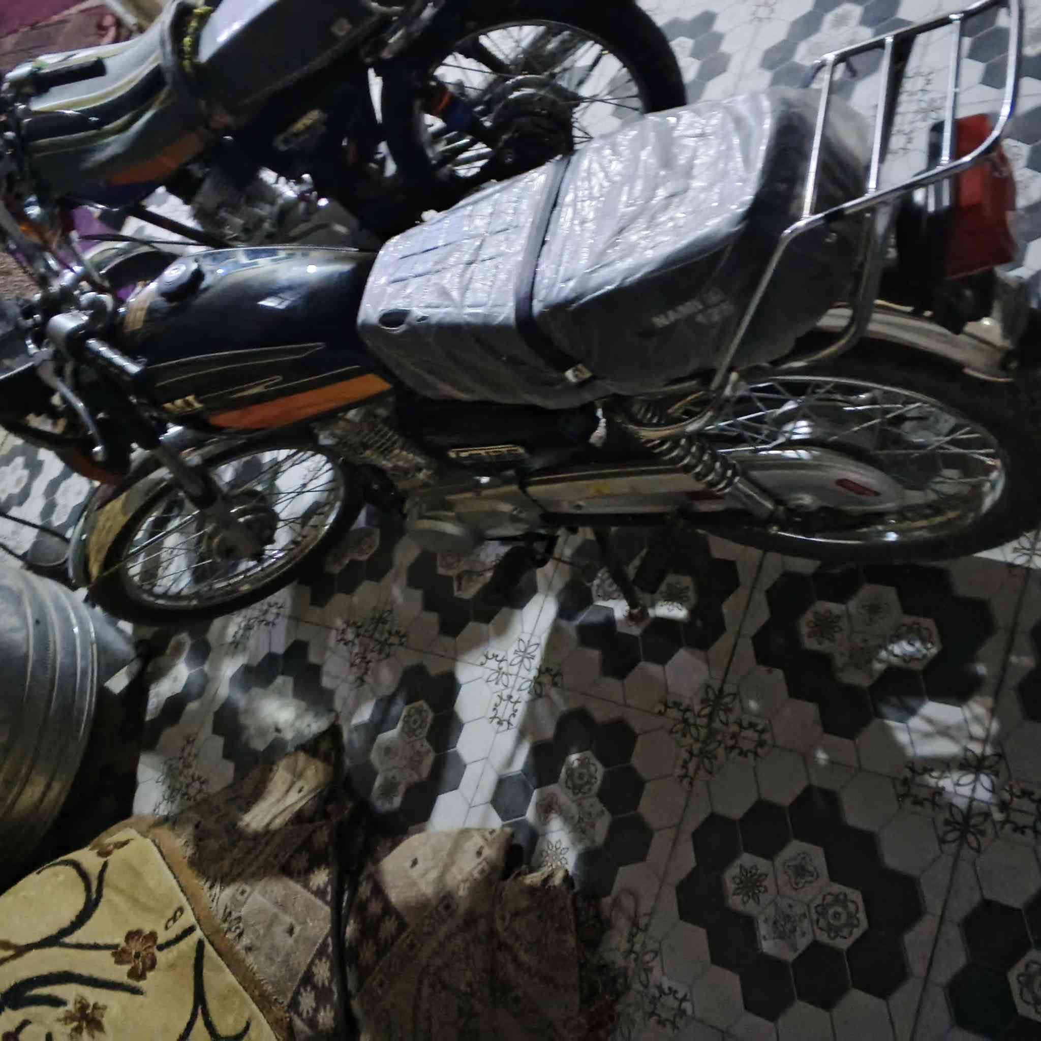 سلام عليكم دراجه البيع وراق اصوالي موديل 15.... تعميره 24.. ***********
