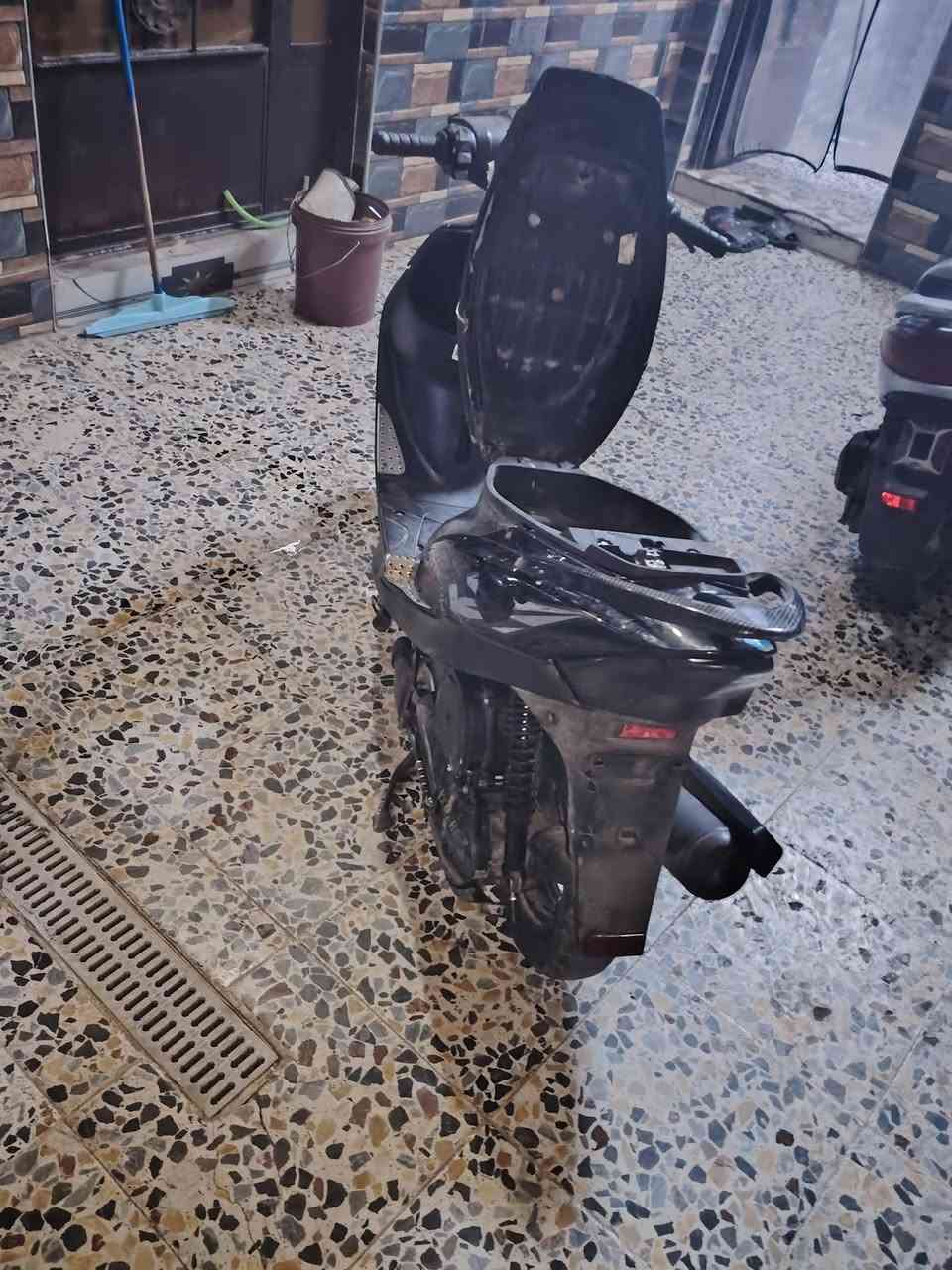 سلام عليكم دراجه ماكس عدله كلشي شغال بيها مكينه ناعمه  شلعه معدل  تخبل مكاني بغداد حي الكوفه   ***********  متواجد واتساب  السعر ٣٥٠  وبيها مجال بصيط كلش
