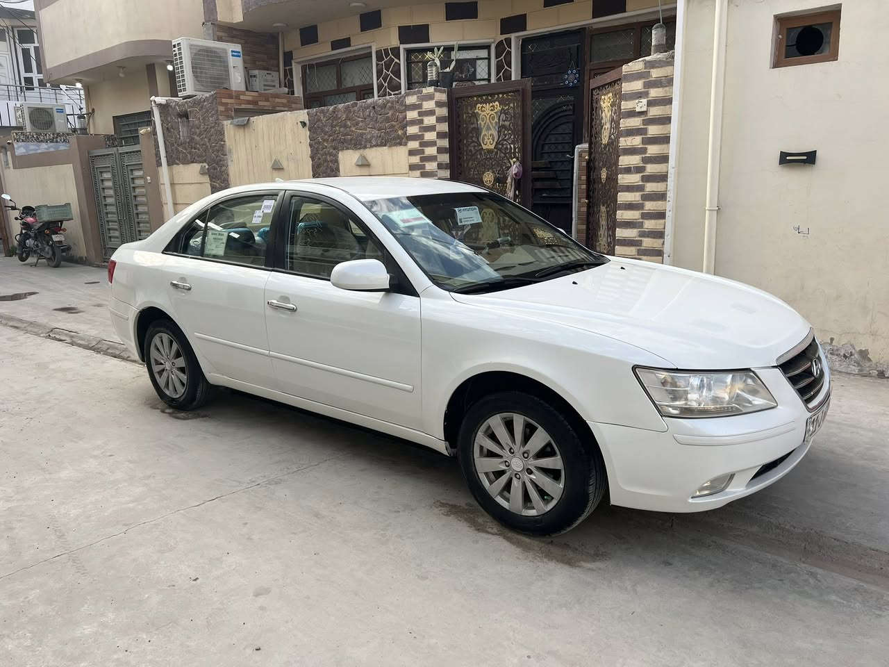 سلام عليكم 
سوناتا موديل 2009 وارد امريكي
اللون ابيض
ضرر من امريكا جاملغ خلفي بدون دواخل 
مصبوغة حزام جمالية فقط 
سيارة داخل صاج  لون بيجي 
ارضية جلد 
تحكم ستيرن 
تدفئة تبريد شغالة كهربائياتهة كلها شغالة 
تخم تاير 
صدر امامي خلفي
كير مكينة شرط الفحص 
السعر :113 وبيها مجال بسيط
العنوان : ديالى . بعقوبة 
رقم الهاتف ***********
