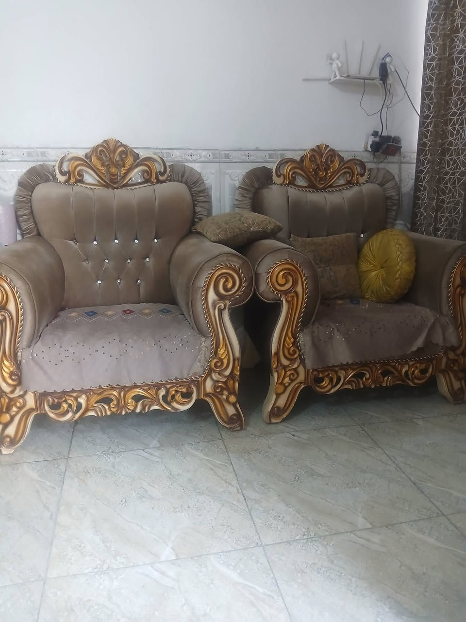 السلام عليكم تخم١٠مقاعد نضيف مابي ضررالسعر٣٥٠ بل زعفرانيه ***********
