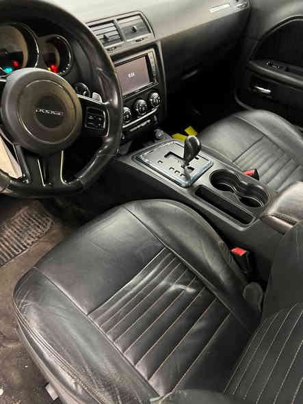 جالنجر 2014 شيكر بلاد ماشيه 80 الف م بجم كبس فول الفول اي نقص مابيها جديده كلش السياره ومميزه وبلعافيه عل ياخذها  مكاني بغداد السيديه او الكراده جانت مضمومه السياره وبلحقيقه بعد اجمل ***********
