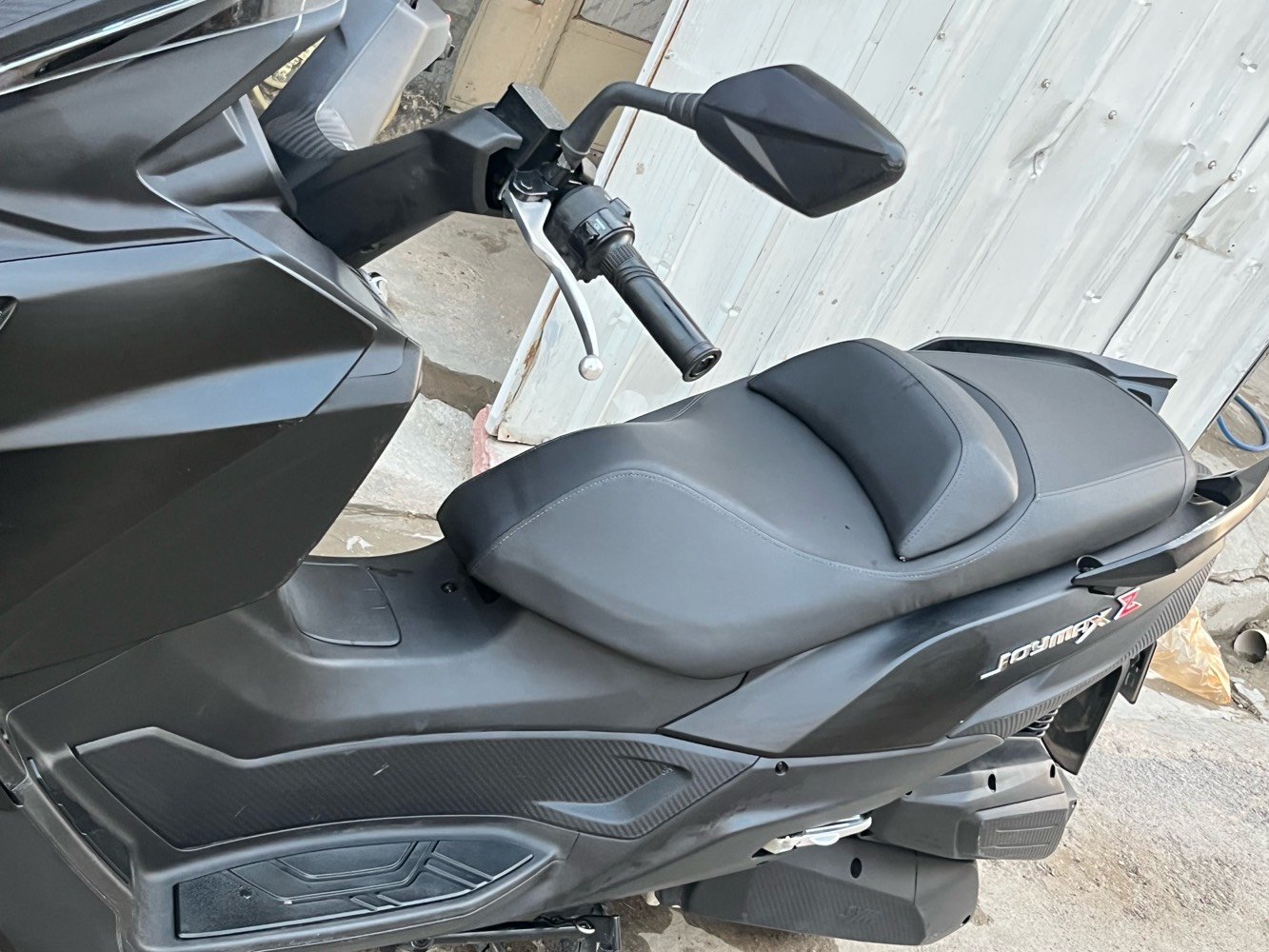 دراجة سيام  Sym Joymax Z
موصفات الدراجة👇
رقم بغداد مميز 41200
اللون اسود طافي (Mat)
فايبر كاربون 
ماشية 7000
محرك 300cc
صندوق كبير وجك هيدروليك 
بريك امامي وخلفي Aps
لايت زنون ابيض عالي ناصي 
استاند حساس
مانع انزلاق 
مكفولة كفالة عامة محرك وكفرات واشاير ودبل اشارة 
العنوان:-بغداد-الطوبجي-حي السلام