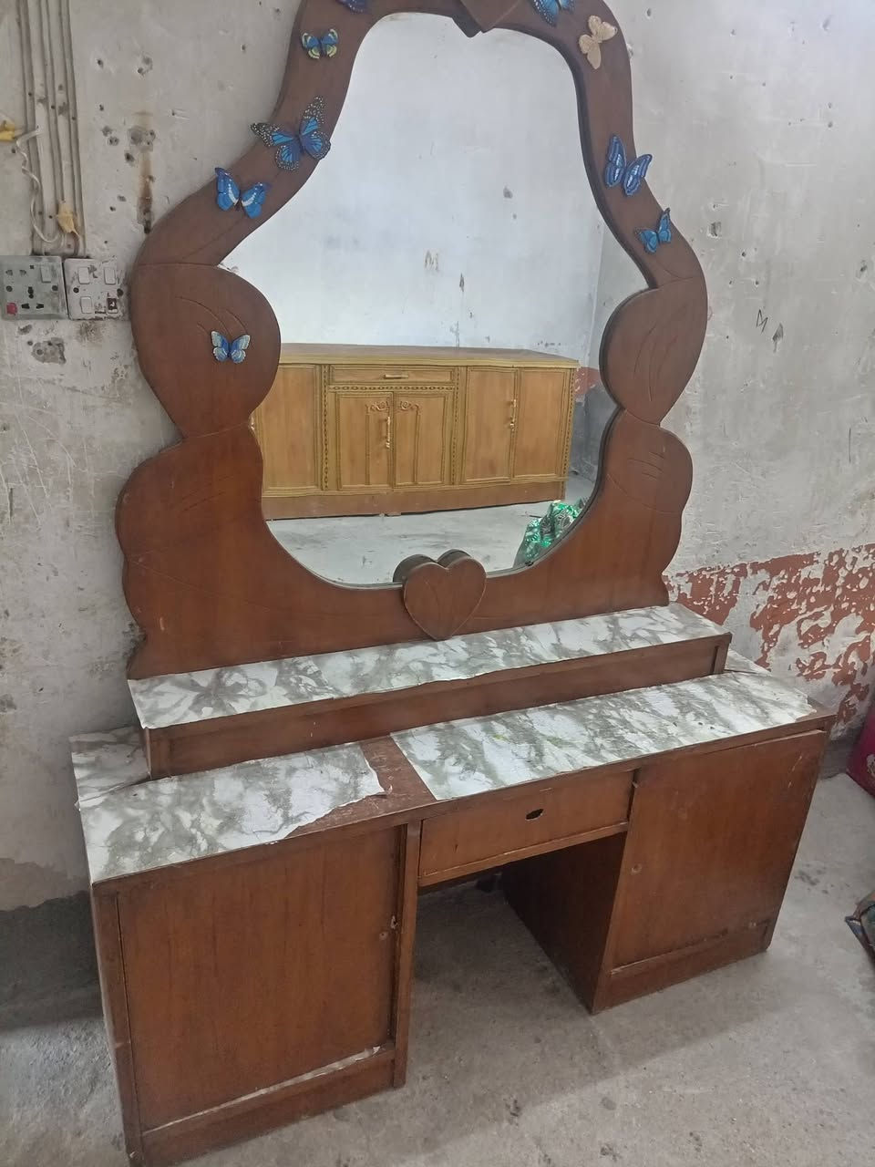 السلام عليكم غراض للبيع بسعر مناسب اتصال عل الرقم وتساب ***********
