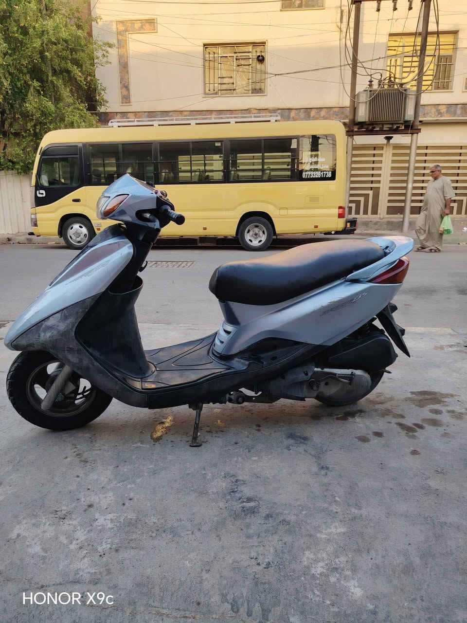 عندي الدراجه بريز لايت عالي بلاديه ختم واحد مكينه ممفتوحه بلاديه السعر 600وبيه مجال الرقم *********** العنوان حي المعلمين الرئاسه
