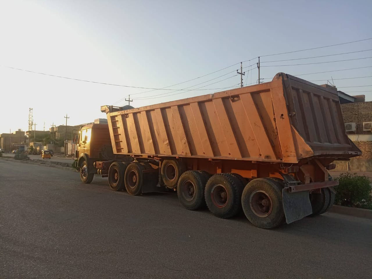 سلام عليكم للبيع البي موديل 81 مكينه 44 كير برميل 190 مجموعه نص جيف كبان جيف شاصي بدون صبغ رقم نكليزي نجف تلث لوحات سنويه الئ 2031 بسمنه تخم تاير عربانه كولر ذرعه30متره تلث دناكير تخم تاير مكفول كفاله عامه السعر 350 ورقه الرقم ***********
