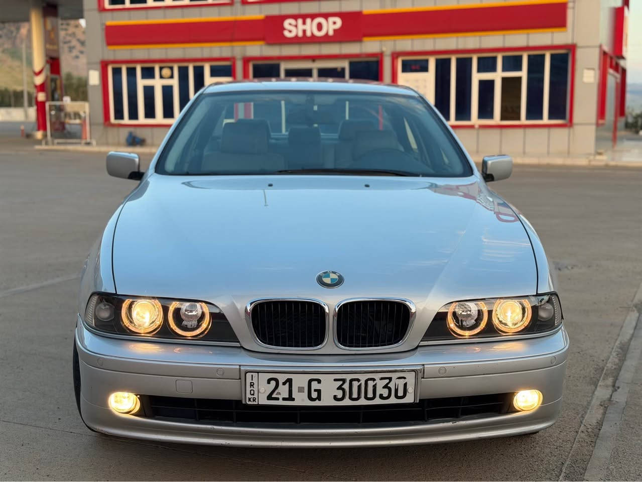 BMW 2001  سەقەر
 سەیارەکە زۆر جوانە هی مالانە پاک و خاوێن ماوەتەوە  

مواسەفاتی تەنها سلایت نیە  فولە کوشن جلد   و بەرە دەگا جلد  و کوشن بەرز و نزم  و ئاوێنە کارەبایی و لیدی  بن دەگاکانی  تەبریت لەمس و  تەحەکوماتی سەر سوکان و  سەیارەکە پێویست بە وەسف ناکات مواسەفاتەکانی دیارە  و زۆر جوانە
  
تێبینی :سوکان محەوەرە

سەیارەکە :١٥٠ هەزاری واقحی ڕۆشتوە 
 
وەکو بۆیاخ بی بۆیاخە  سەیارەکە مالی دۆستە  رەقەم و سەنوی تازەیە وەکالە بە شەرت ٤ تایەی تازە  

شوێن: ڕانیە 
***********
***********wats appp w vibat رانية, السليمانية
