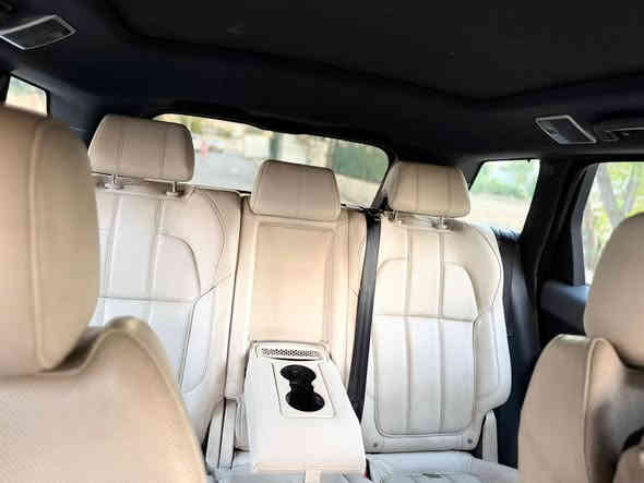 رەنج 

مودیل 2015زه مان
گیر و مه کینه و سبوخ بە شە رتمه کینه گاز
به ناوی خومه 
سعر 275$
***********
زەمانه
