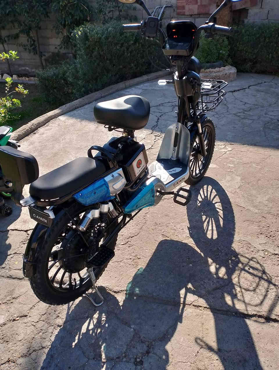 سلام عليكم دراجه كهربائيّة شحن
للبيع السعر 500 وبيهه مجال 
خاص مفتوح 
حله ناحية النيل 
***********
