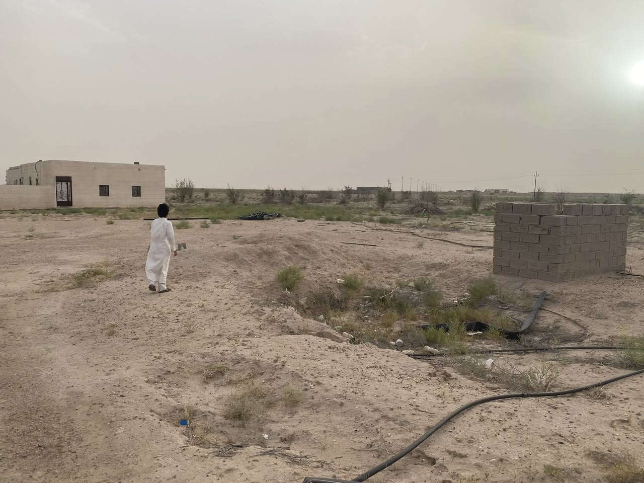 مزرعه البيع في الحيس 55دونم بيه مرتسم وبيتين سكن ورتوازين ومحوله ام 100 وبستان بيه سدر ونخل

هذا رقم راعيه ***********
— في ‏البصره صحراء ام عنيج‏.
