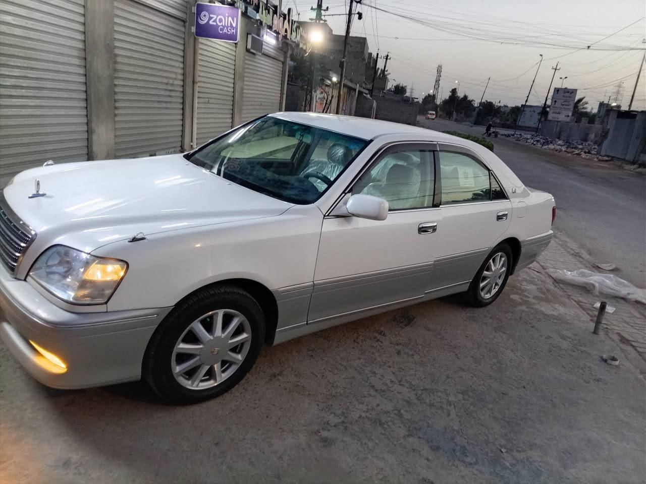 مكينه ديفوار سياره لا كص ولا صبغ  حداده صدرهه جديد تايرات جديده  سياره جاهزه لشارع تبريد شغال موديل 2000 سعرهه 150 وبيهه مجال شي بسيط ***********
