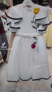 فستان بناتي • قياس ٦/٨/١٠/١٢ • بعقوبة