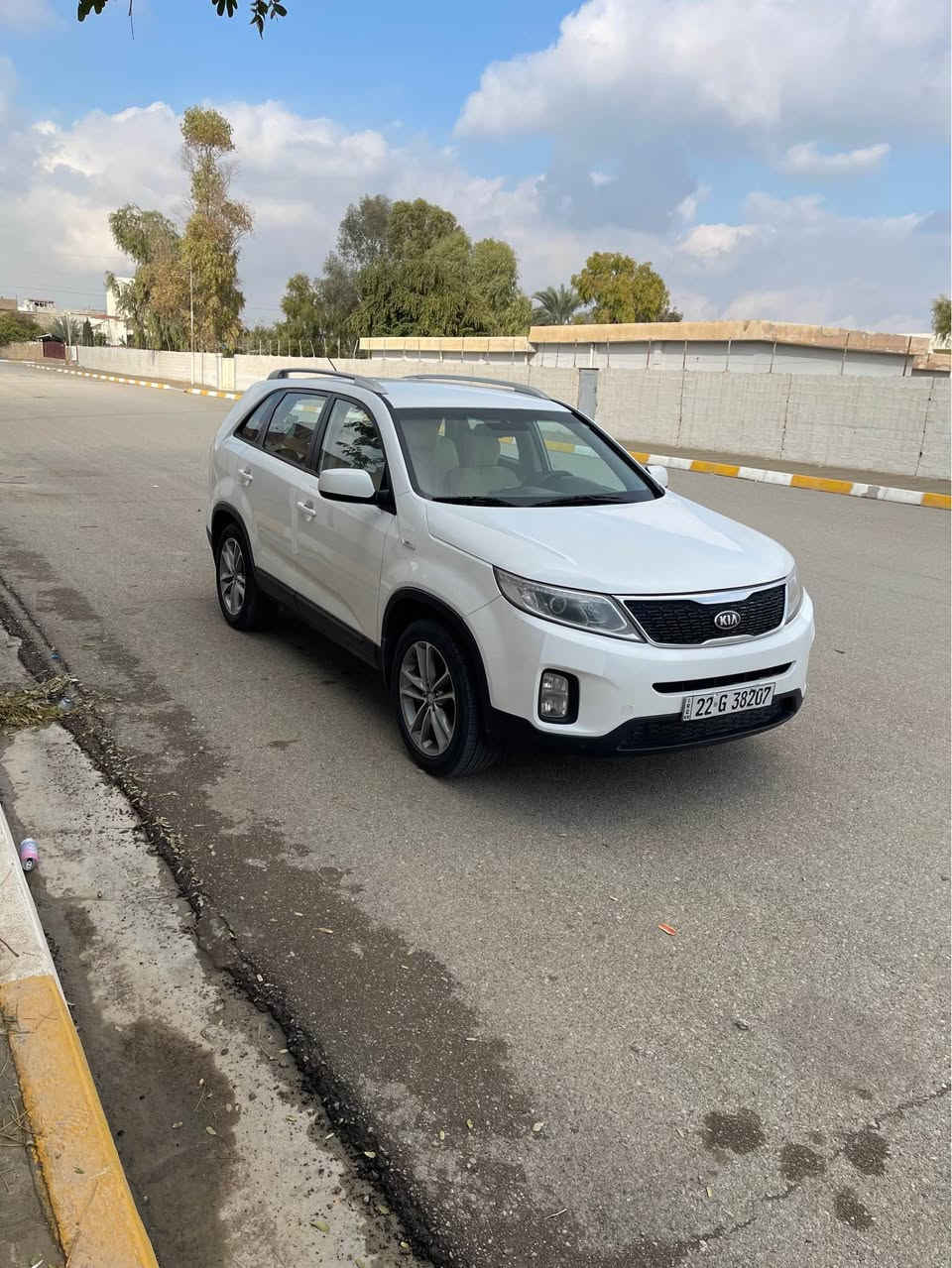 سورنتو 2014 خليجي شكل جديد 
محرك 24 دوش شرط لا صرف ولا بخار 
كير اتوتمتيك شرط 
صدر امامي خلفي جديد 
تايرات جديد 
كهربيات كامل شغال 
تبريد تدفئ
7 راكب   3قطعه تبريد
ماشيه 196 حقيقي 
بيه صباغ قطعه وحد جملاغ  سايق فقط بدون دواخل بدون معجون بدون فتح باقي مكفول
سونر موجود
سنويه رقم جديد شرط تحويل وكاله
سيارة حيل نظيف ما بيه نقص 
سعر 146 بي مجال 
مكاني كركوك روناكي 
*********** كركوك, العراق
