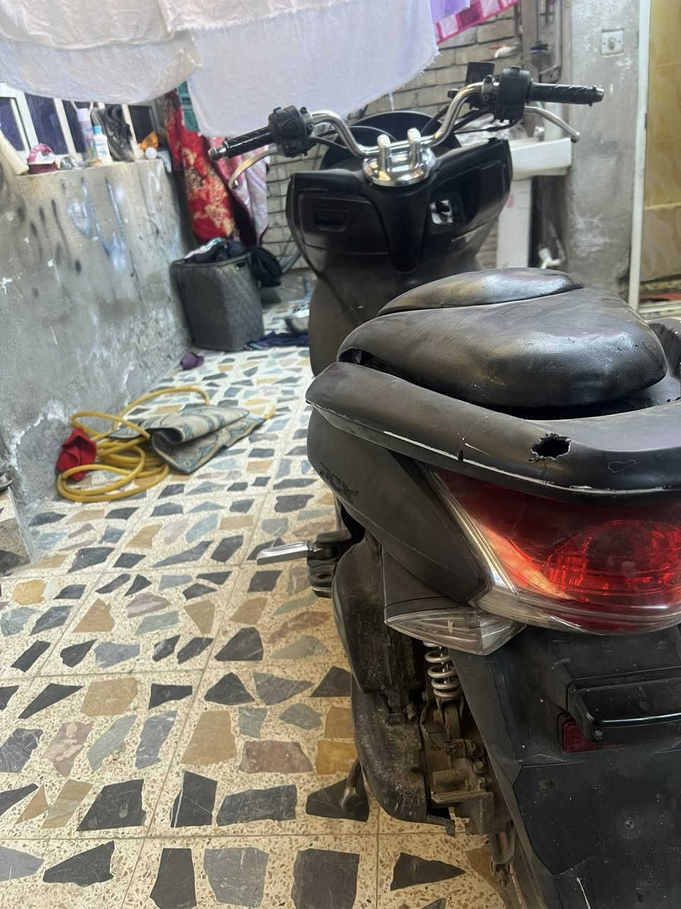 سلام عليكم بسي اكس مكفوله مامفتوحه ونعامه مكينه لا تبخير لاتنقيص لافشكه  بس دراجه متروكه وشغاله بس بيه خمده خفيفه مال نوزل كهربائياته شغاله سعر ٧٠٠مدينه الصدر ***********
