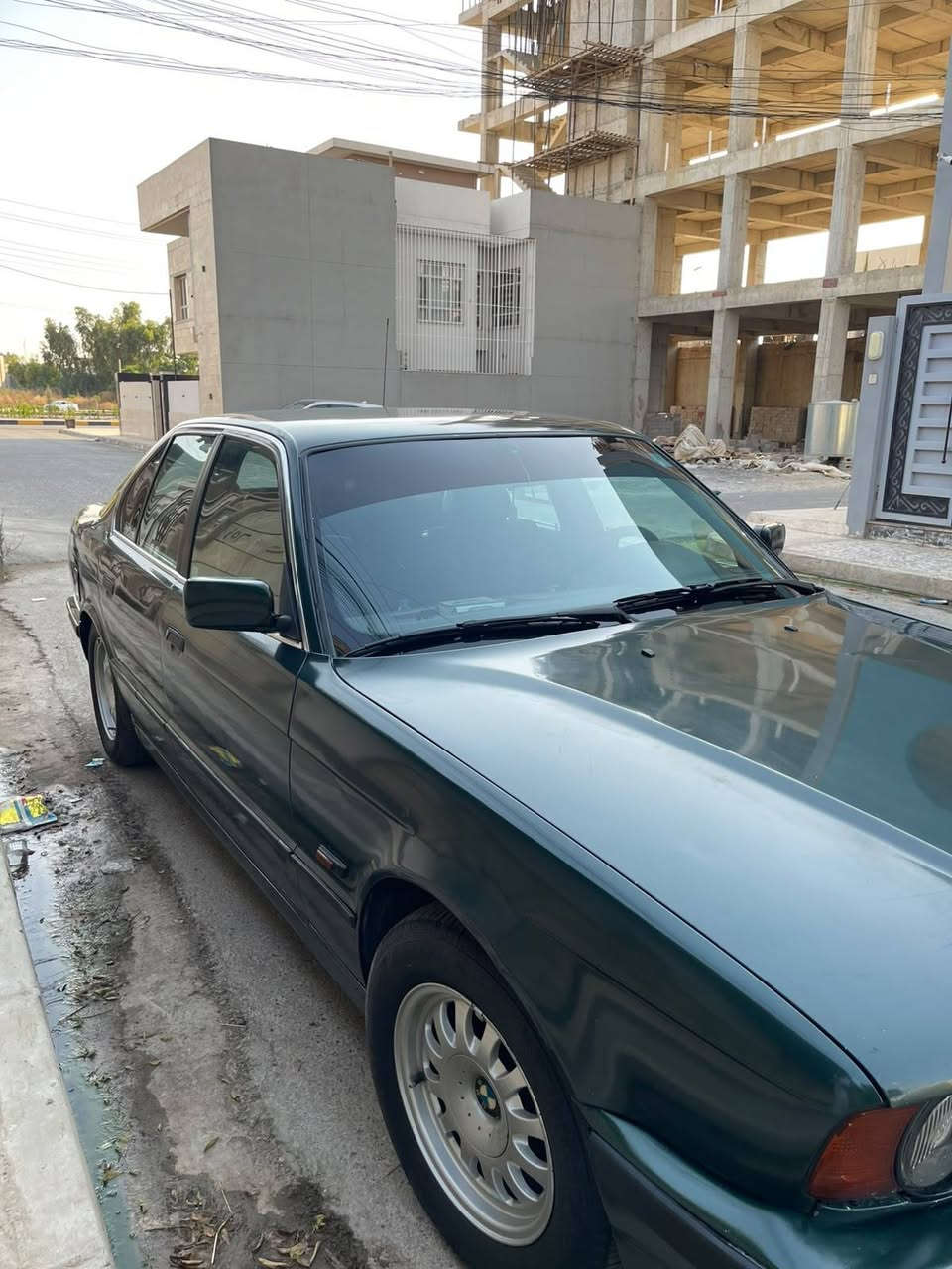 سلام عليكم
Bmw 520 كير عادي 
مديل 1991 سياره كامله من ناحيه محرك وكير وصدر امامي خلفي داخلها نضيف تبريد ثلج طخم تاير جديد سياره ما ناقصها اي شي صبغ عام جماليه بدون ضربه رقم جديد سنويه باسمي سعرها 55 وبيها مجال قليل 
رقم ‏‪***********‬‏
واتس ***********
