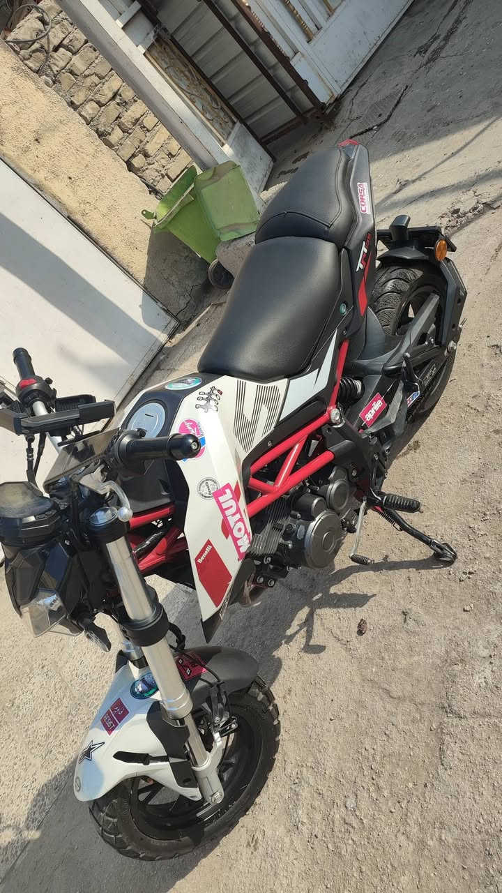 السلام عليكم ❤
دراجة بنلي 135 موديل 2022 نظيفة كلش ما مفتوح اي شي بيها ماشية 30 الف مرقم بغداد بأسمي، رايدها بـ2600،والصور واضحه كدامكم مبدل الصالنصة رياضي والبلادية مالتها موجودة.. رقمي: ***********
