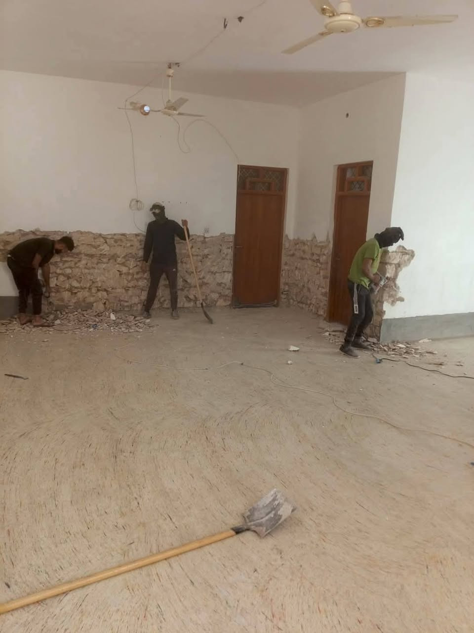 سلام عليكم  / يوجد كادر عمل جاهز/ تصعيد مواد/ تنضيف بيوت/ تفليش/ تكشيط/ تنضيف حدائق/ دفن نهري  / شقلنه ليل ونهار   /ومعداتنه جاهز/ ماعليك بس تصال على رقم  /     ***********
