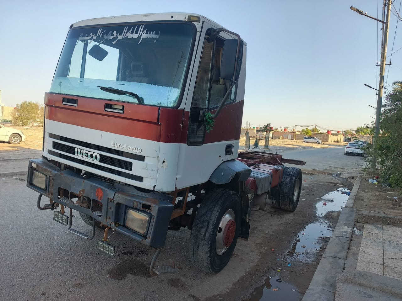 سلام عليكم افيكو موديل 2000شاصي طوله 5الا ربع سياره حديده بدون لوحات مكينته جديده كلش جاهزة مكانه بصره سعر 40 هاتف ***********
