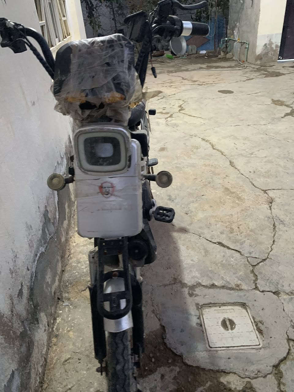 السلام عليكم باسكل شحن  بطاريات قبل 6 اشهر مبدلهن بسكل متروك فتره سعر 200 
***********
